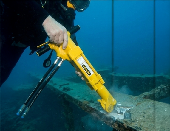 BR67 HYDRAULIC BREAKER